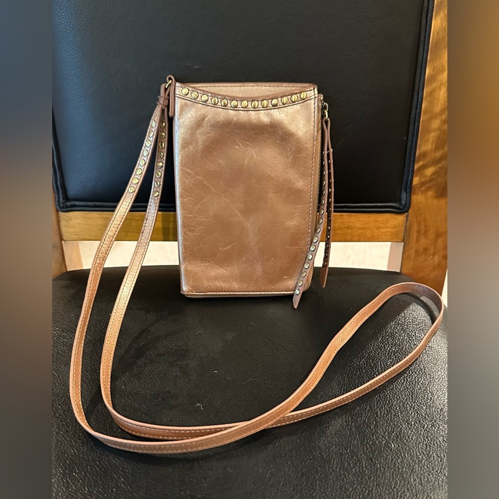 HOBO Women's Moxie Cross body phone case